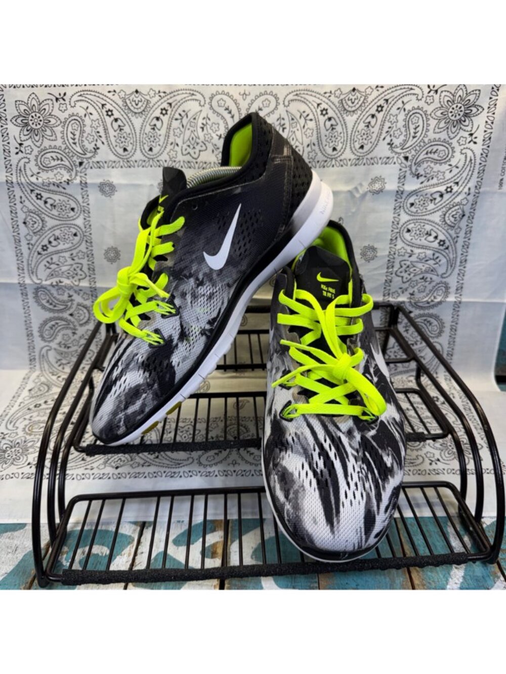 Nike Free 5.0 704695-014 Black Volt White Womens Size 8.5 Running Shoes - Picture 2 of 10